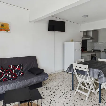 3 Pieces Climatise Avec Terrasse Et Parking Prive A - Fr-1-326-813 شقة *