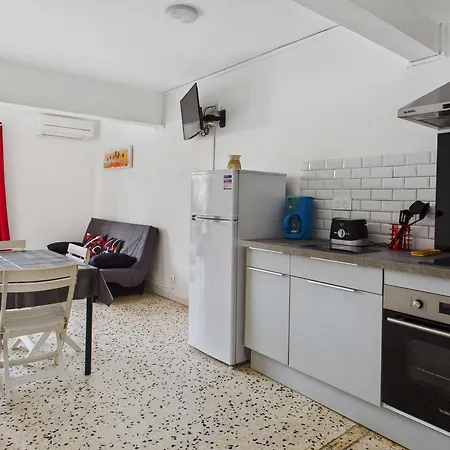 3 Pieces Climatise Avec Terrasse Et Parking Prive A - Fr-1-326-813 * Marseillan (Herault)