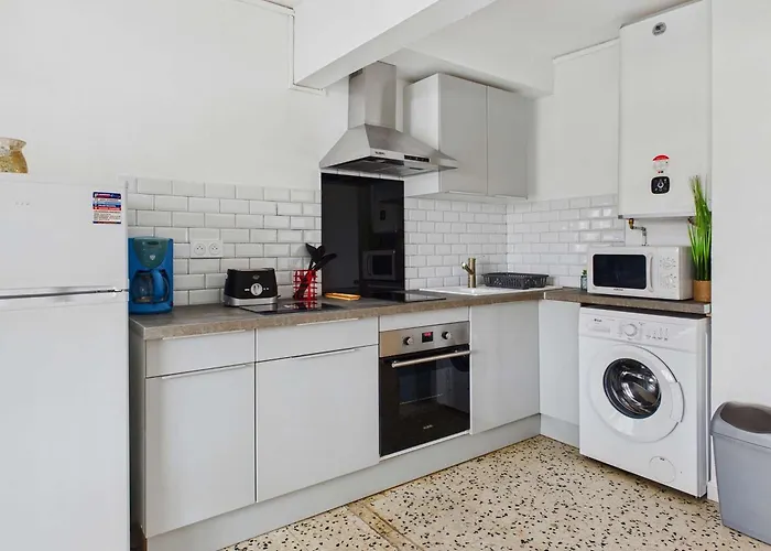 Apartmán 3 Pieces Climatise Avec Terrasse Et Parking Prive A - Fr-1-326-813 *