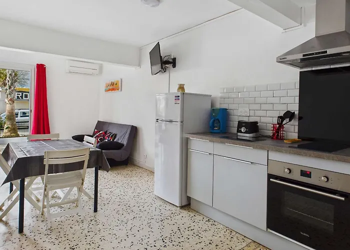 3 Pieces Climatise Avec Terrasse Et Parking Prive A - Fr-1-326-813 * Marseillan (Herault)