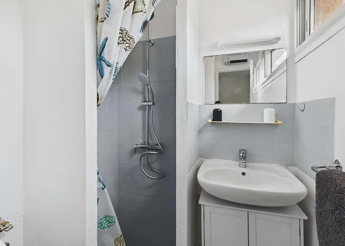 3 Pieces Climatise Avec Terrasse Et Parking Prive A - Fr-1-326-813 Apartmán